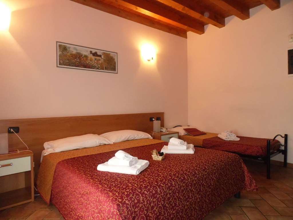 Hotel Agli Ulivi Valeggio sul Mincio Pokoj fotografie